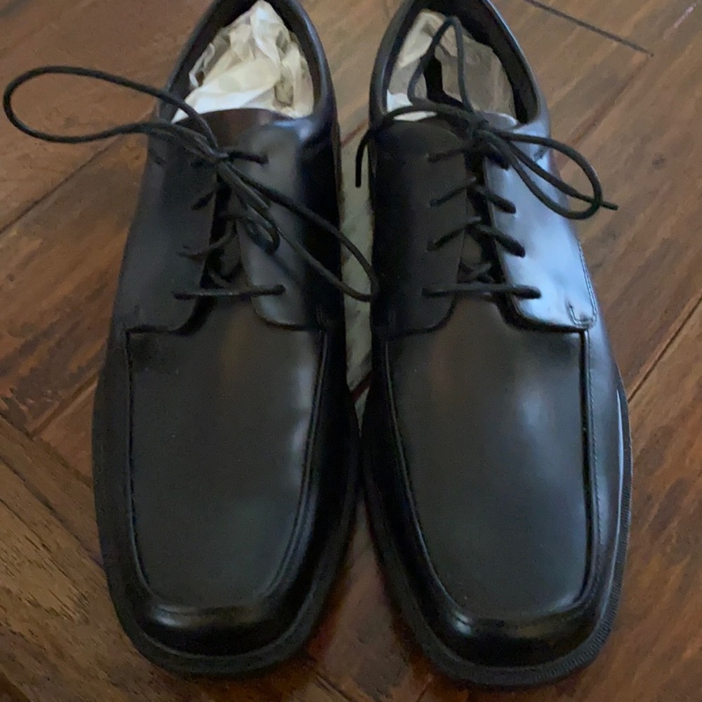 NWT-Rockport Waterproof Shoes, Size 10 Wide